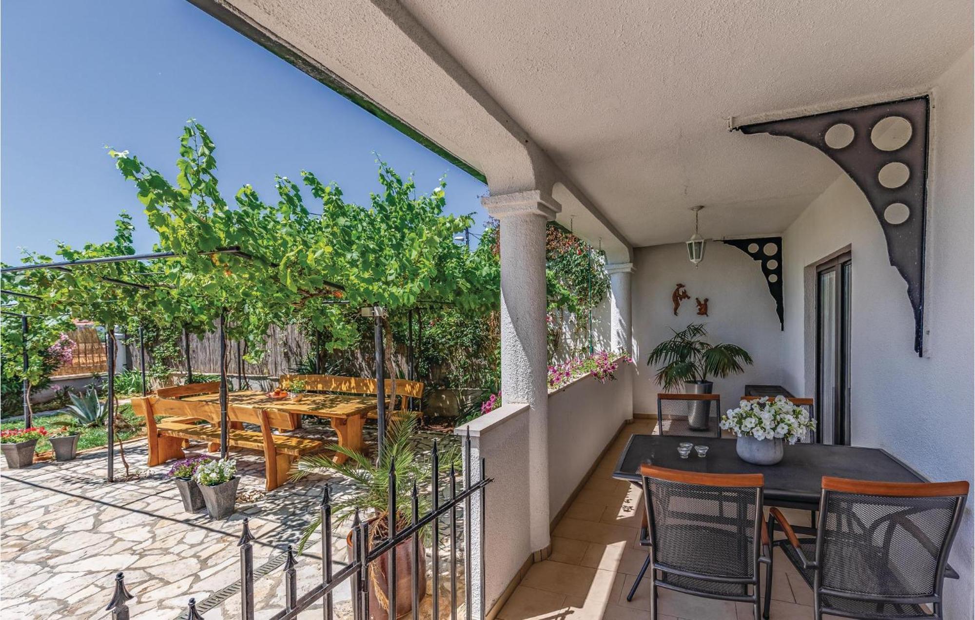 Gorgeous Apartment In Pula With Kitchen Exterior foto