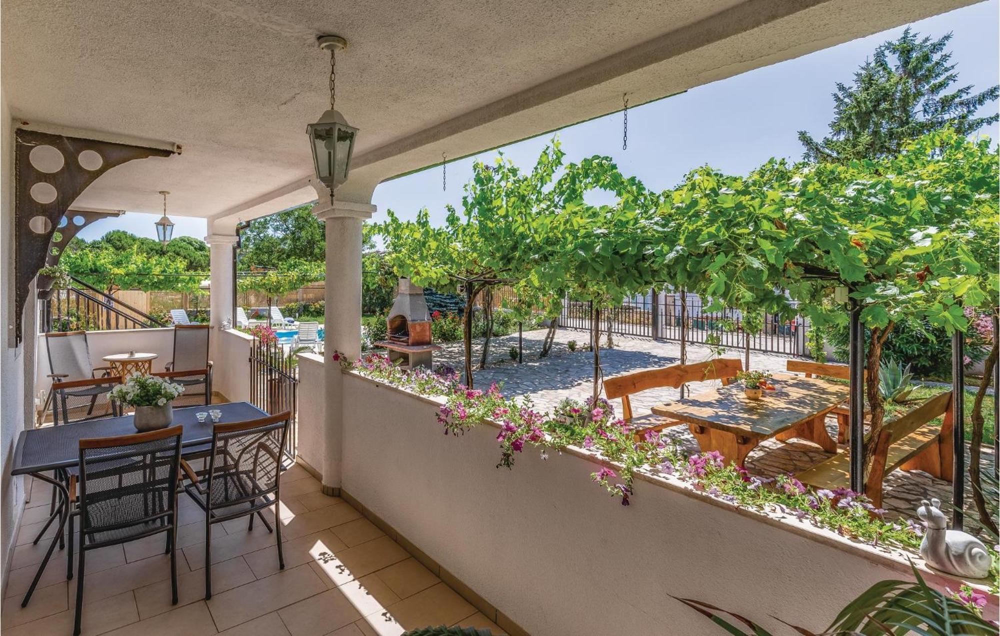 Gorgeous Apartment In Pula With Kitchen Exterior foto